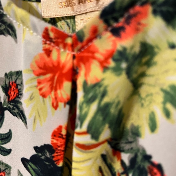 Skies are Blue - Elendil V-Neck Tank. Size Medium - Picture 8 of 16